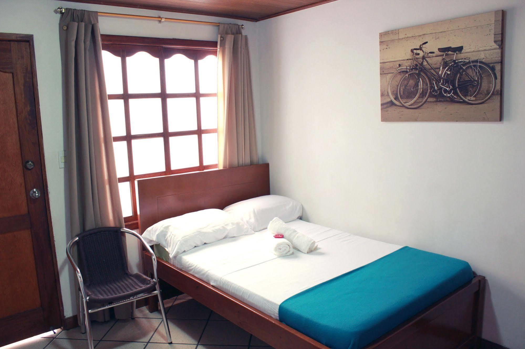 Pasadena Hostel Cali Eksteriør billede